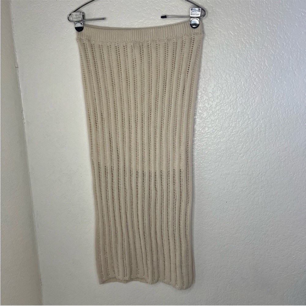 Elegant Cream Knit Skirt - Picture 3 of 12